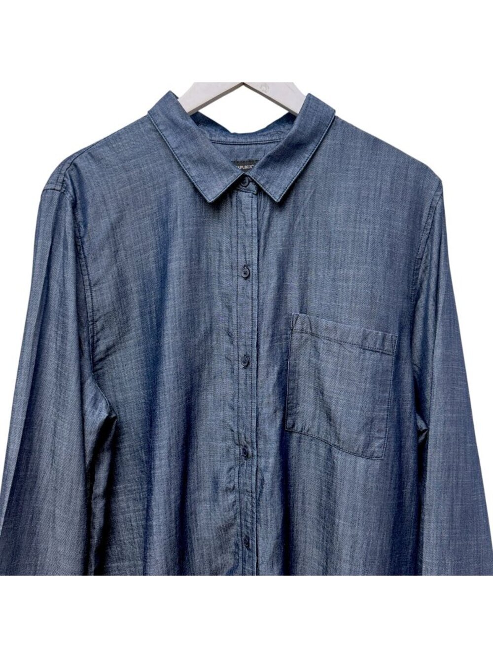 BANANA REPUBLIC Denim Chambray Shirt Womens XL Blue Lyocell Boyfriend Buttonup